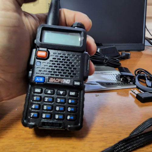 Radio Baofeng UV-5R — Doble banda, 128 canales, linterna y radio FM